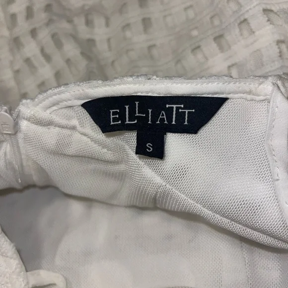 Elliatt Platonic White Crochet Drop Back Dress Size Small - Picture 6 of 7